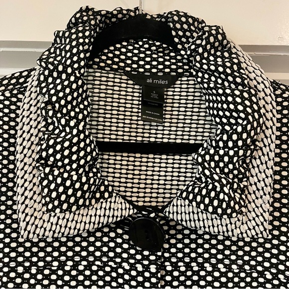 Like New!  Ali Miles Jacket Black White Polka Dot  Stretch Art Top Size Small - Picture 3 of 8